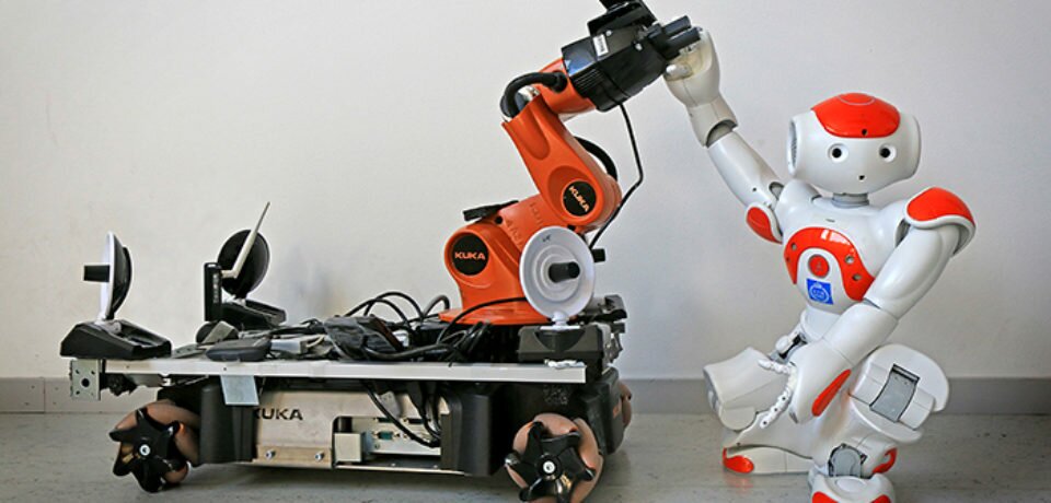 Like Human, Robots Also can Signal Other Robot for Help